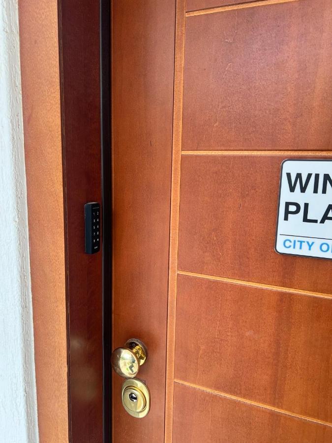 Windsor Place Apartment - Vouliagmeni Atenas Exterior foto